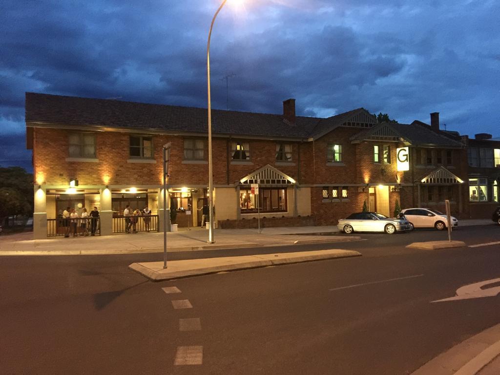 The George Hotel باثورست المظهر الخارجي الصورة